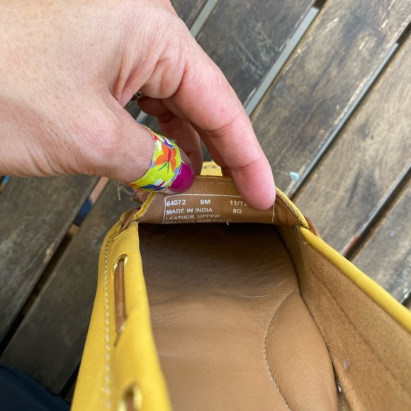 Clarks Artisan Dunbar Racer Mustard Leather Loafers Size Women's 9 - Picture 8 of 8